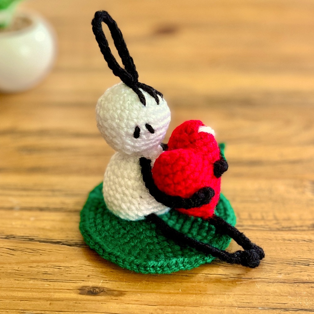 Bigli Valentine’s Day decor figurine handmade crochet Desk Buddy
